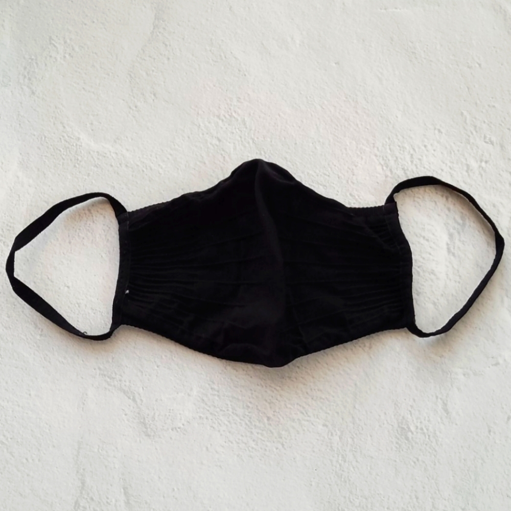 SKIMS Onyx Black Face Mask